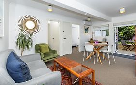 2 Bedroom Home Away From Home Near Cbd & Private Parking